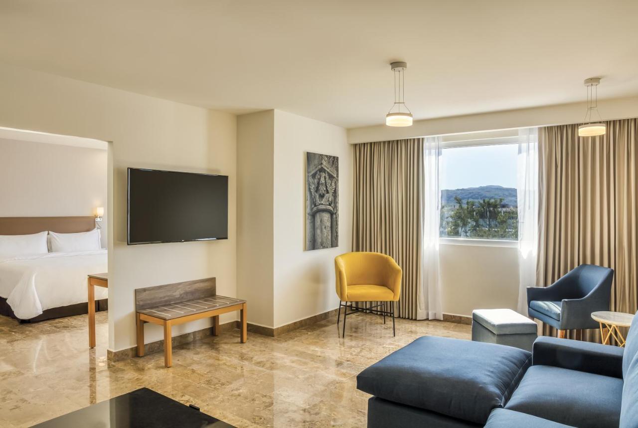 Fiesta Inn Guadalajara Periferico Poniente サポパン エクステリア 写真