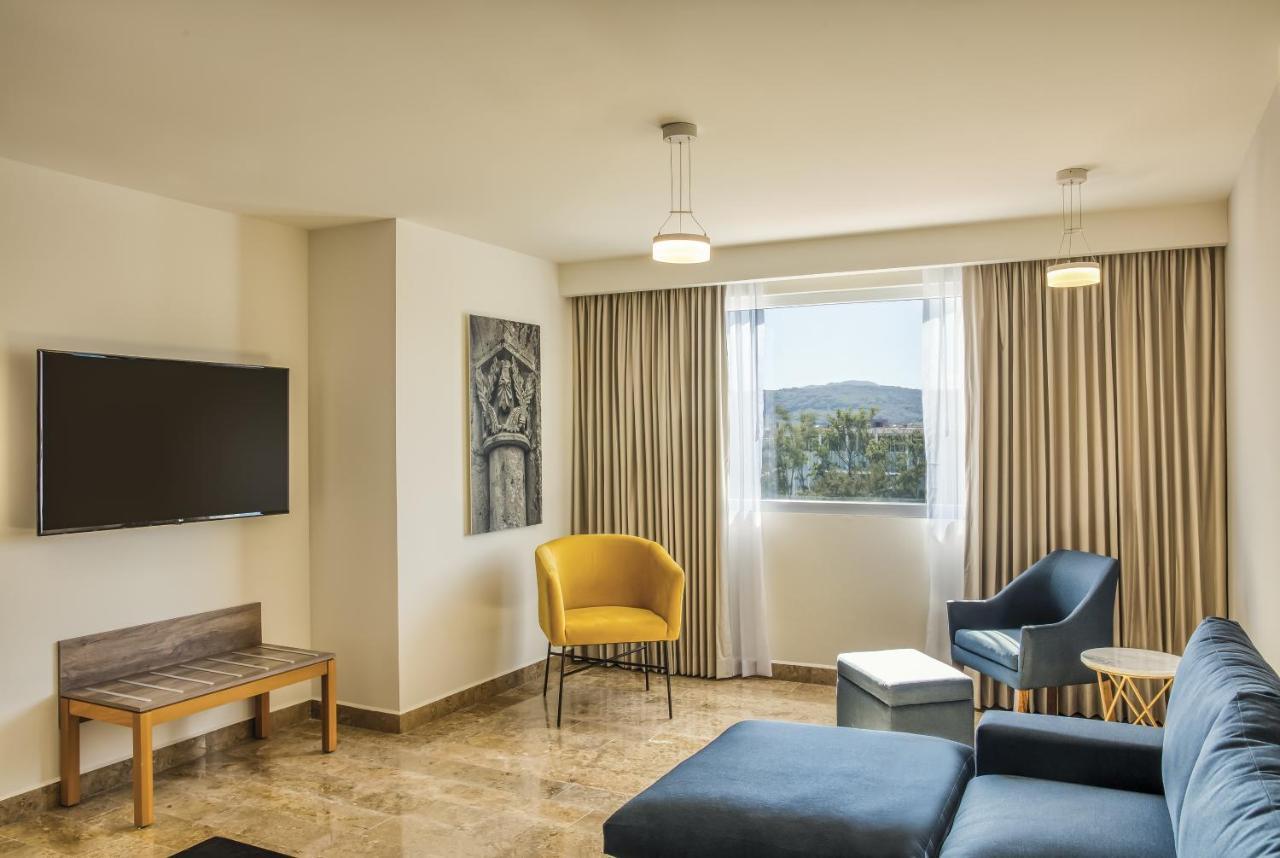 Fiesta Inn Guadalajara Periferico Poniente サポパン エクステリア 写真