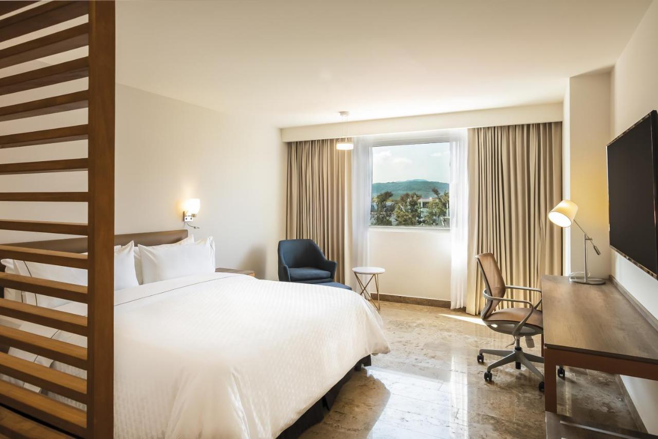 Fiesta Inn Guadalajara Periferico Poniente サポパン エクステリア 写真