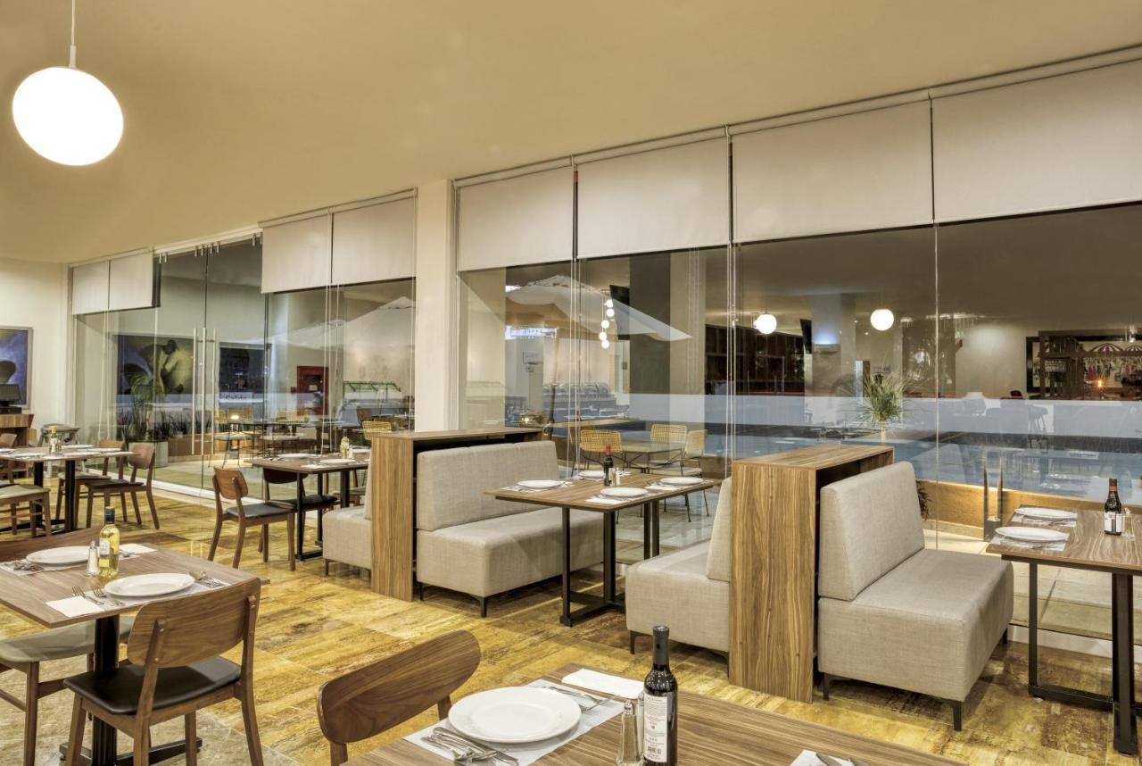 Fiesta Inn Guadalajara Periferico Poniente サポパン エクステリア 写真