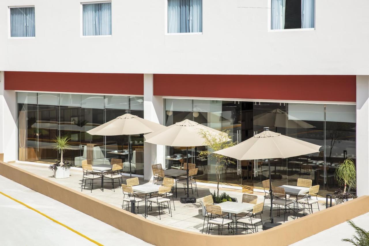 Fiesta Inn Guadalajara Periferico Poniente サポパン エクステリア 写真