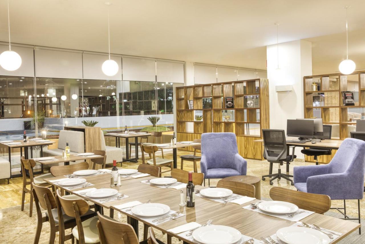 Fiesta Inn Guadalajara Periferico Poniente サポパン エクステリア 写真