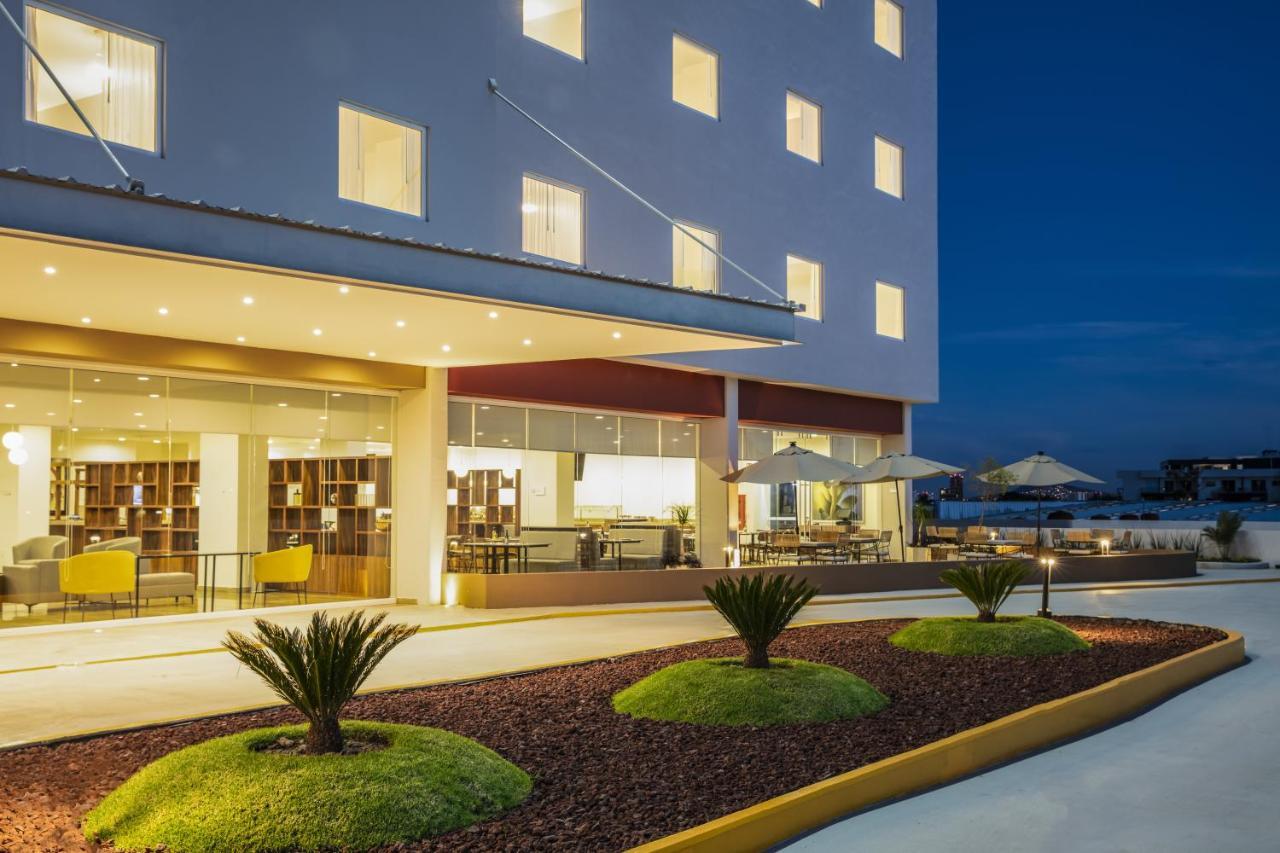Fiesta Inn Guadalajara Periferico Poniente サポパン エクステリア 写真